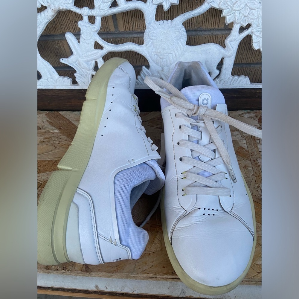 On cloud shoes - Picture 4 of 9